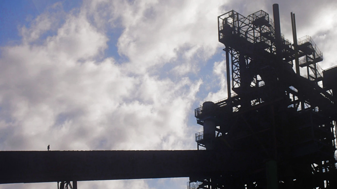 À Fos-sur-Mer, la bataille de l'amiante devient un bras de fer politique Industrie Sidérurgie ArcelorMittal Santé CGT Emploi 