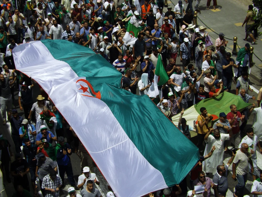 L'Algérie fête son indépendance. Boualem Sansal reste en prison Algérie Histoire 