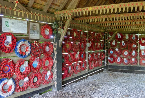  L'intérieur de la grange du site de la Plaine au bois