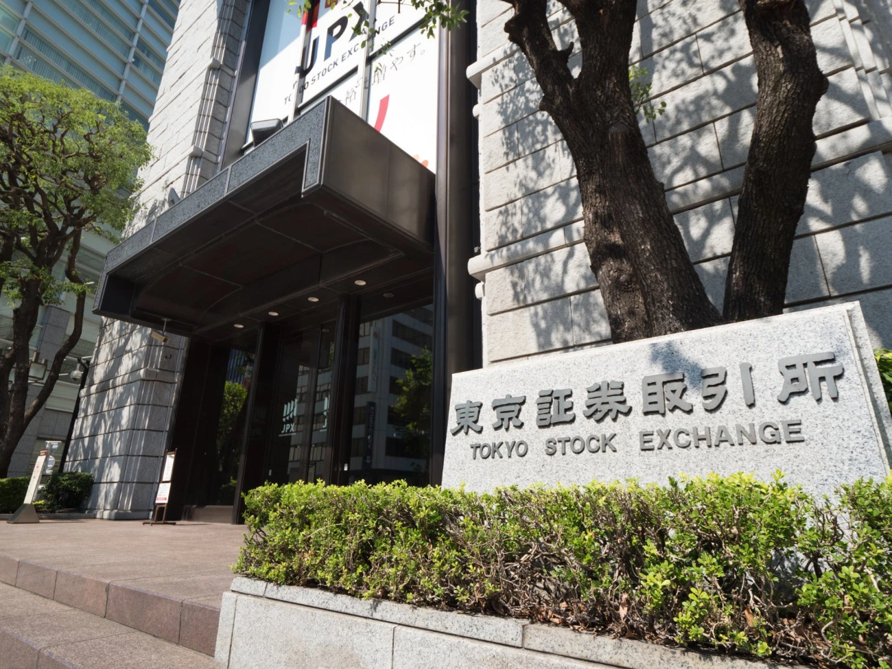 Le Japon rachète ses dettes pour calmer les marchés Finance Japon Asie 