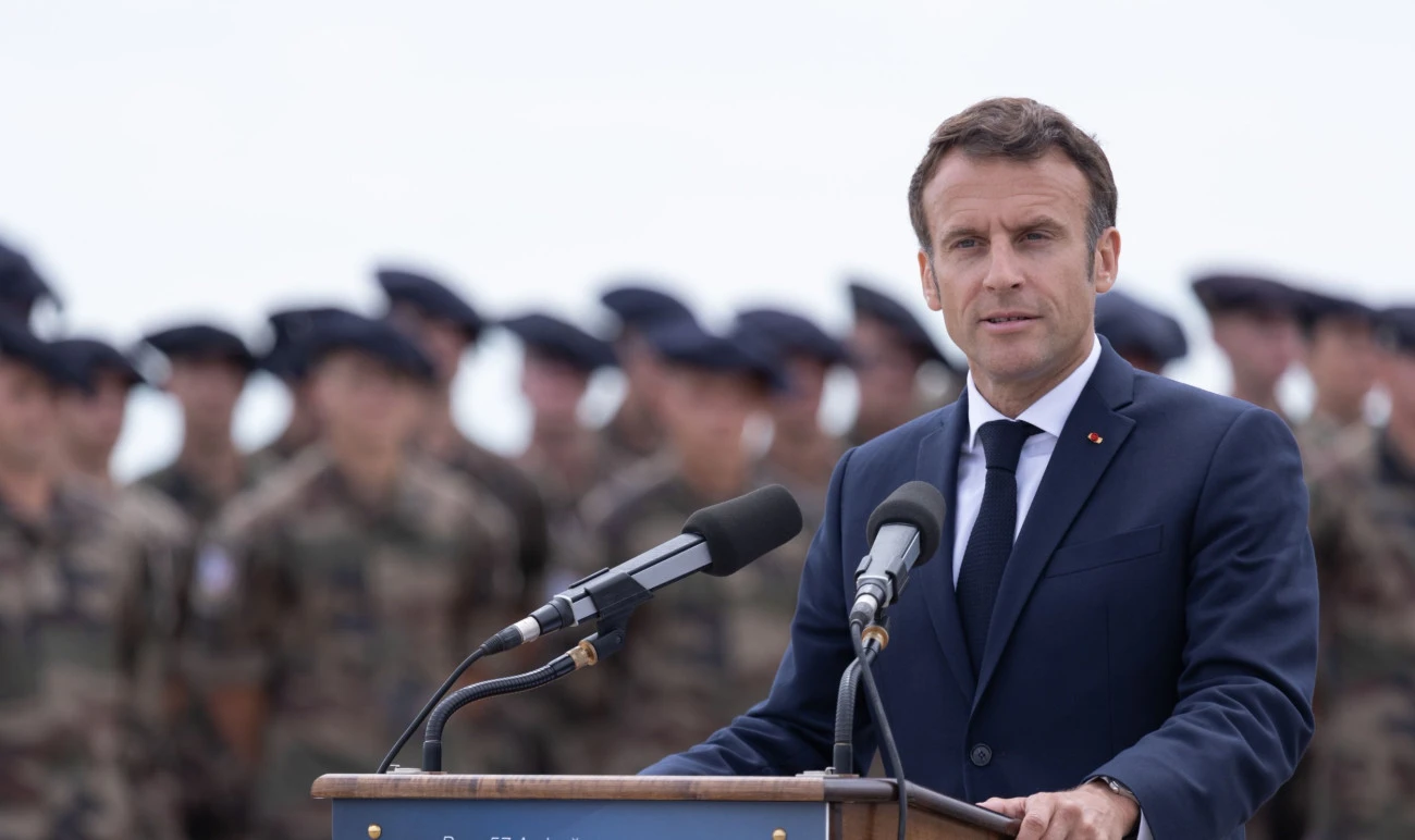 Macron voit déjà les champs d'Austerlitz quand il se précipite vers Sedan Guerre Union européenne Macron 