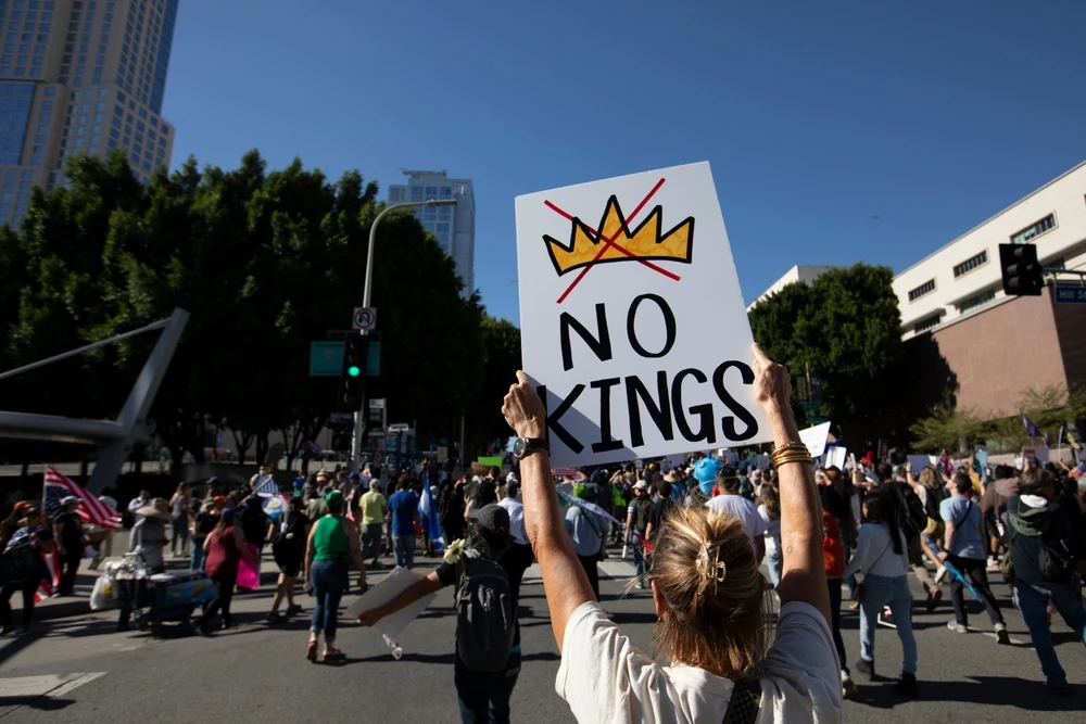 « No Kings », la rue américaine teste les limites du pouvoir Luttes Guerre États-Unis Donald Trump 