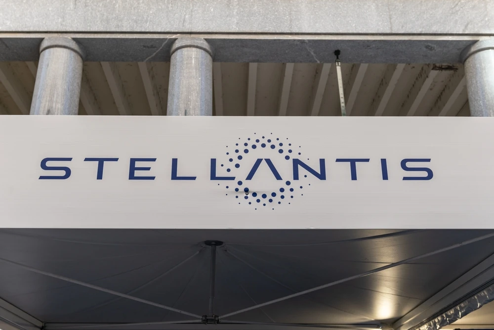 Les salariés de Stellantis s'organisent contre la fermeture de leurs sites Industrie Automobile Stellantis CGT Social 