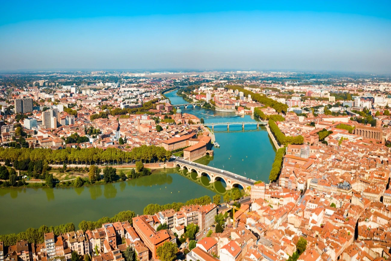 De Toulouse en bastides du patrimoine de l'Unesco et médiéval un peu partout Sport Tour de France 2025 