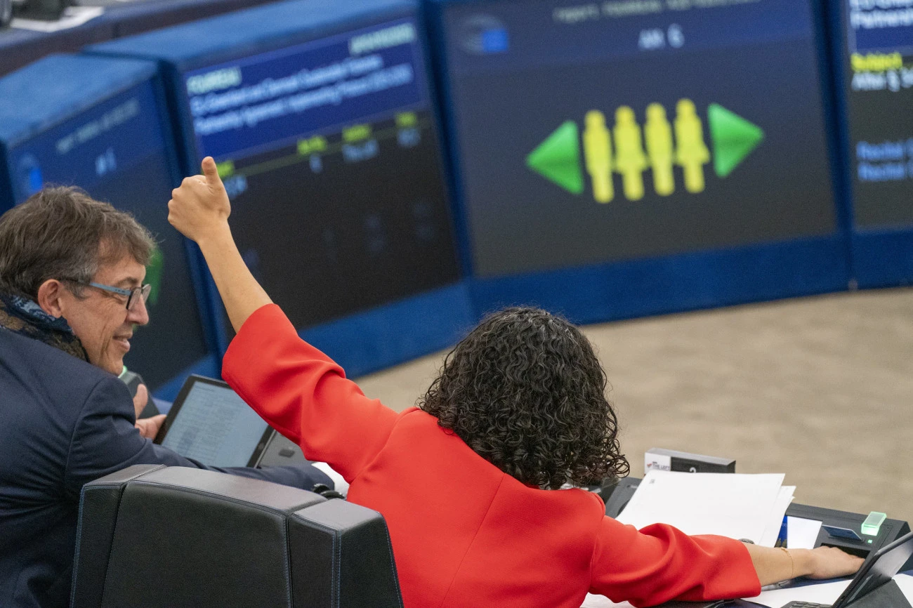 Les eurodéputés français pris la main dans le sac sur les découverts bancaires Parlement européen 