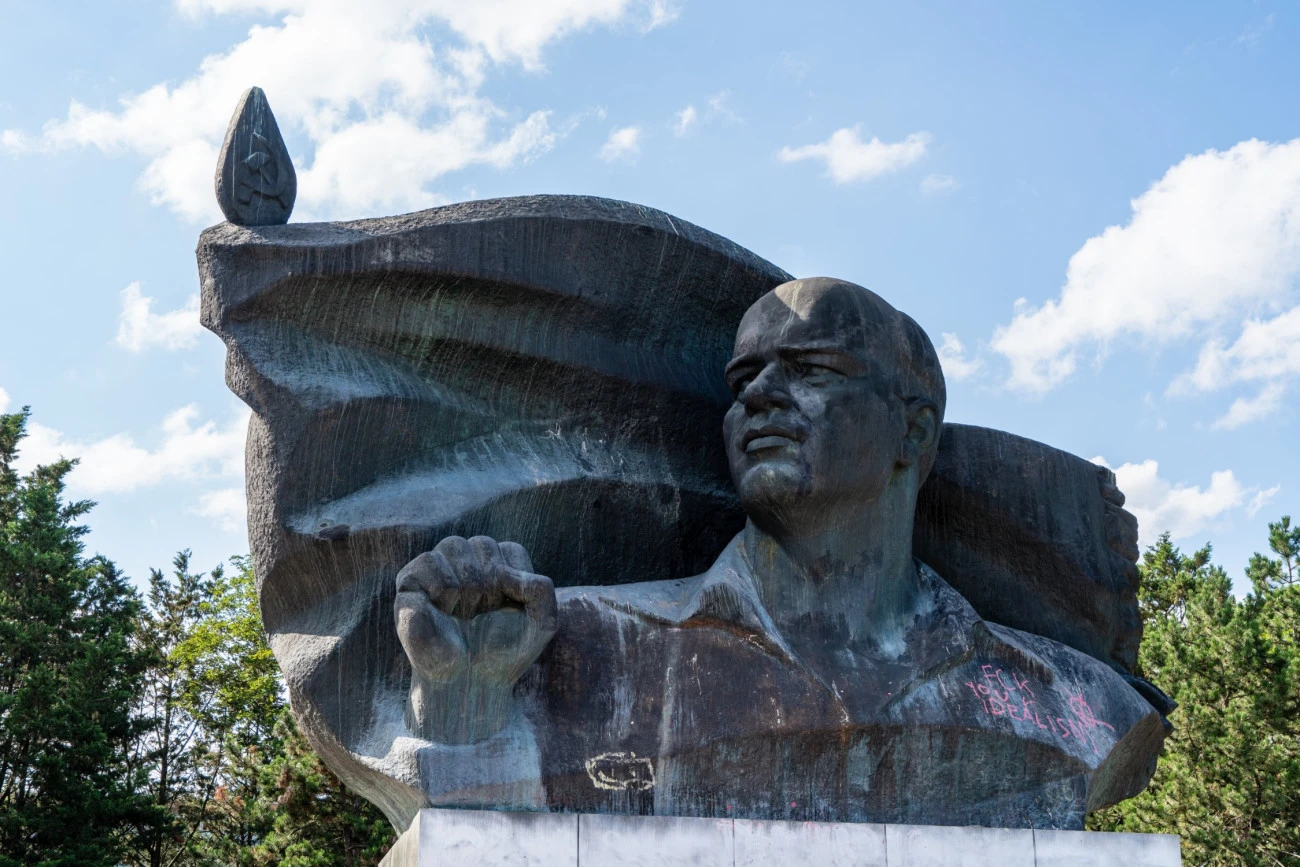 Souvenir des victimes et des héros de la déportation Seconde Guerre mondiale Hommage Histoire 