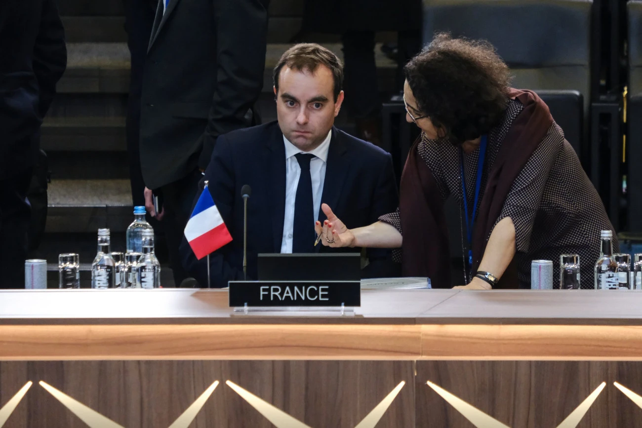 Union sacrée pour la guerre et la dette Luttes Guerre Gouvernement 